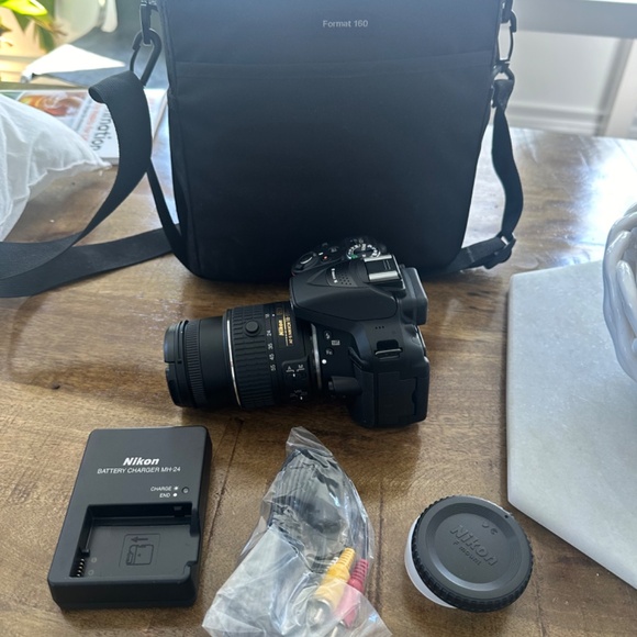 Nikon D5300 24.2 MP Digital SLR Camera - Black (18-55mm f/3.5-5.6G ED VR Lens) - Picture 3 of 5